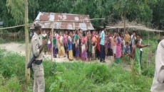 নারীকে নগ্ন করে শিরশ্ছেদ